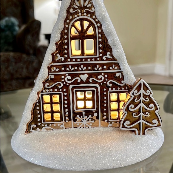 Bath & Body Works Gingerbread House Candle Holder LIGHTS UP - Picture 6 of 6
